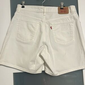 Levi’s White Shorts 7” Inseam Size 12